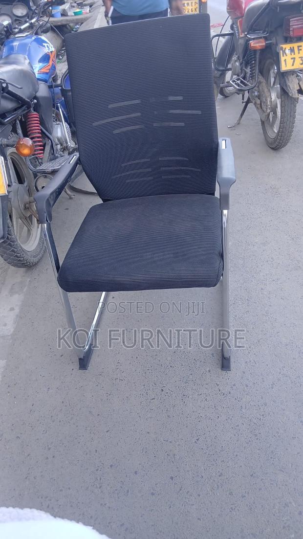 Office Chair : Cantilever Mesh Visitor's Seat