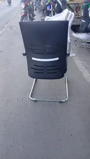 Office Chair : Cantilever Mesh Visitor's Seat