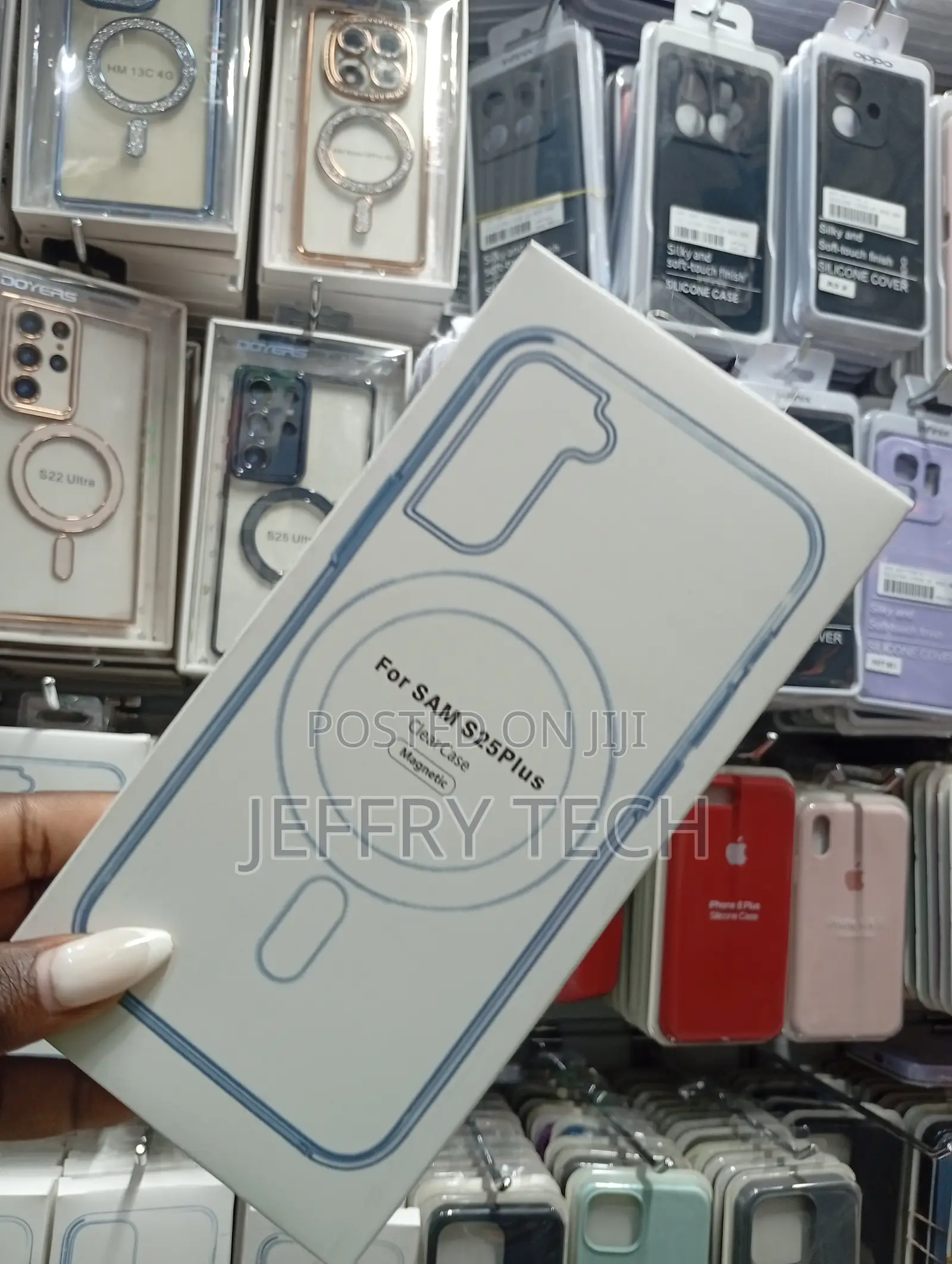 Magnetic Clear Case Designed for the Samsung Galaxy S25 Plus.
