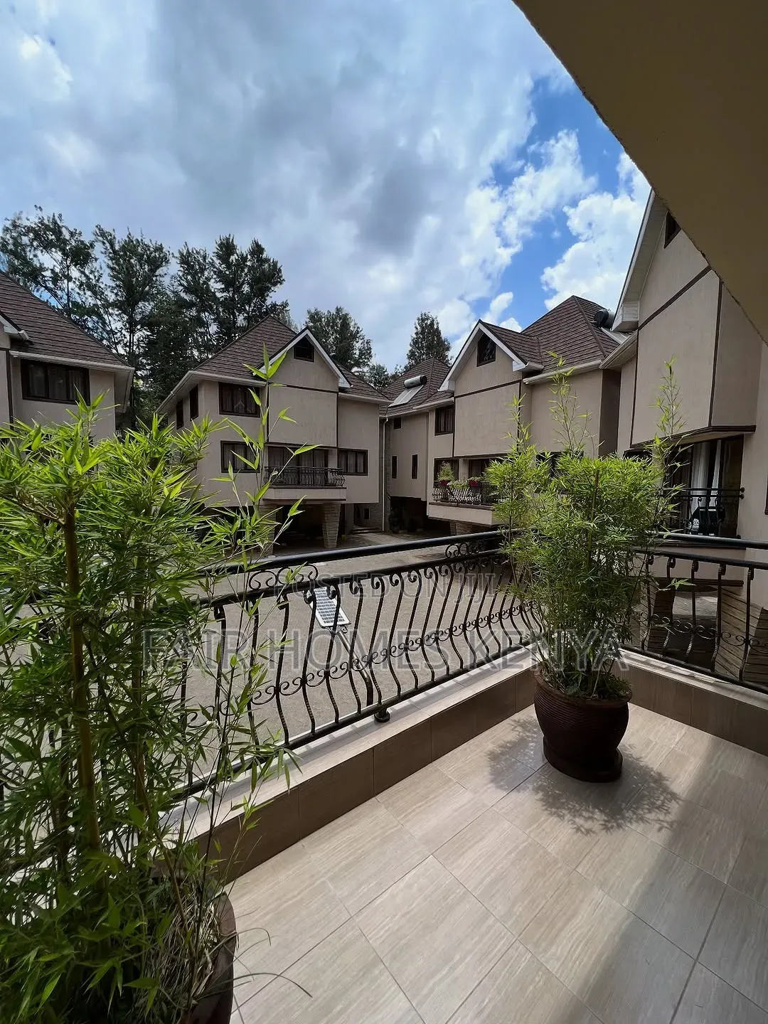 5bdrm Townhouse / Terrace in Muthangari Drive for rent