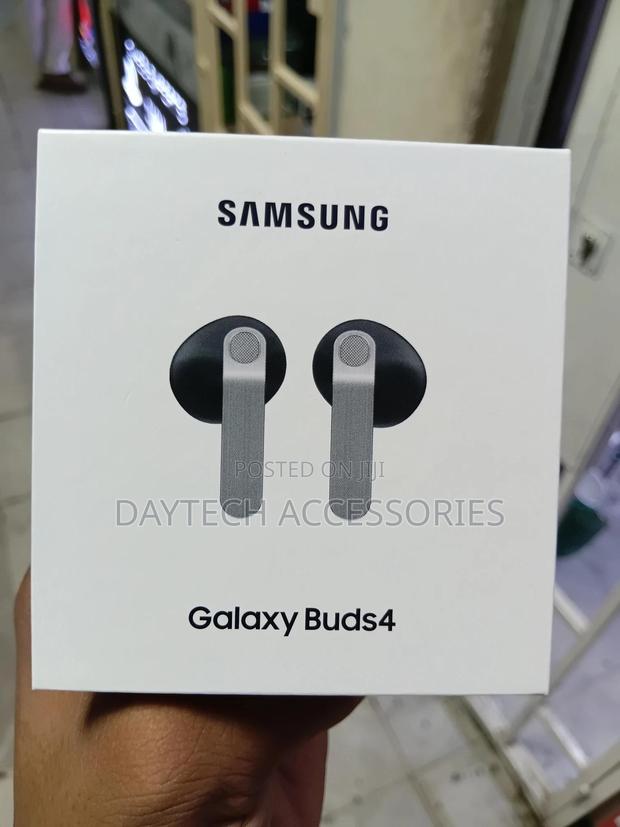 Samsung Galaxy Buds 4 Sm-R540 Wireless Bluetooth Noise Cancelling.