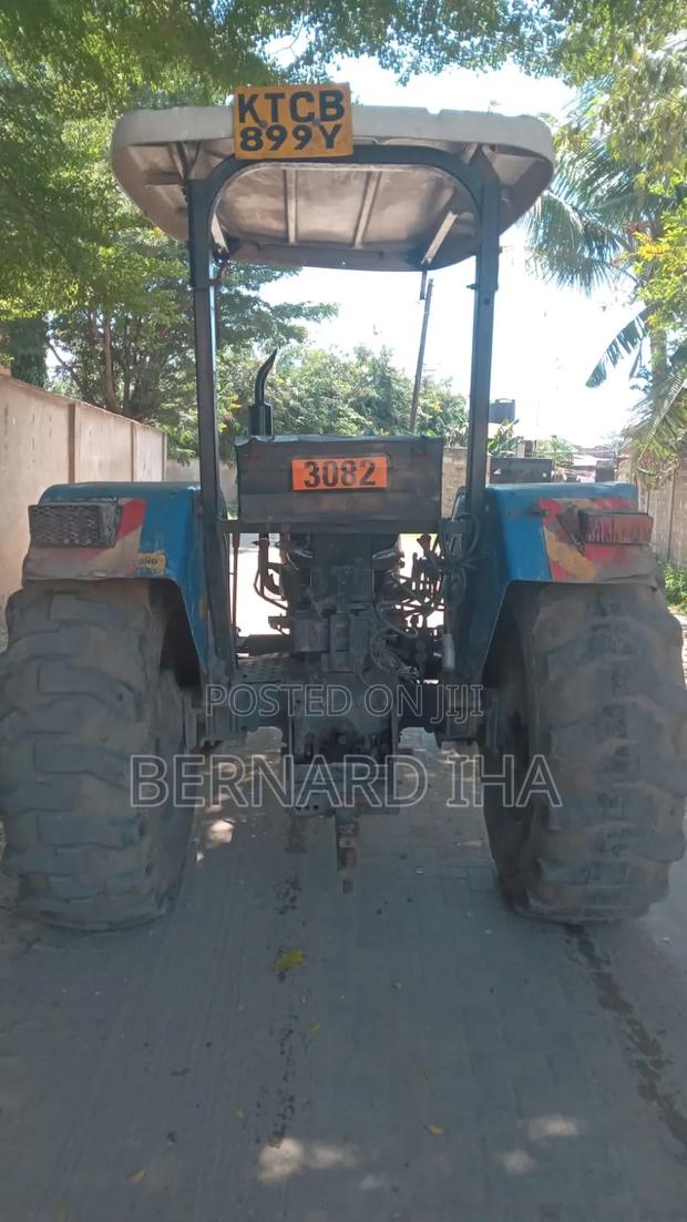 Tractor New Holland - thumbnail 8
