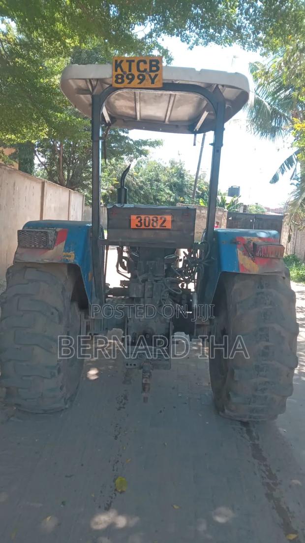 Tractor New Holland - thumbnail 11