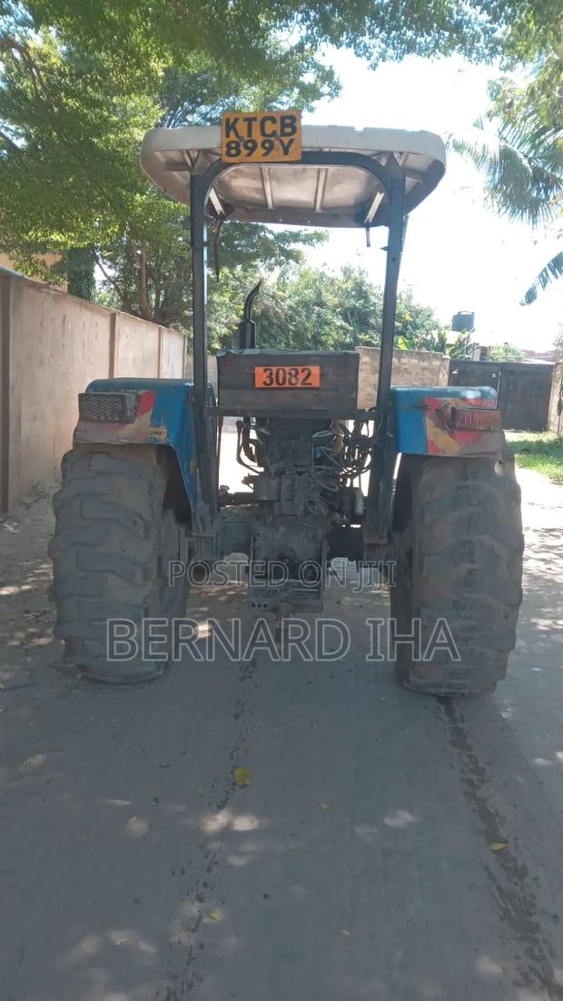 Tractor New Holland - thumbnail 12
