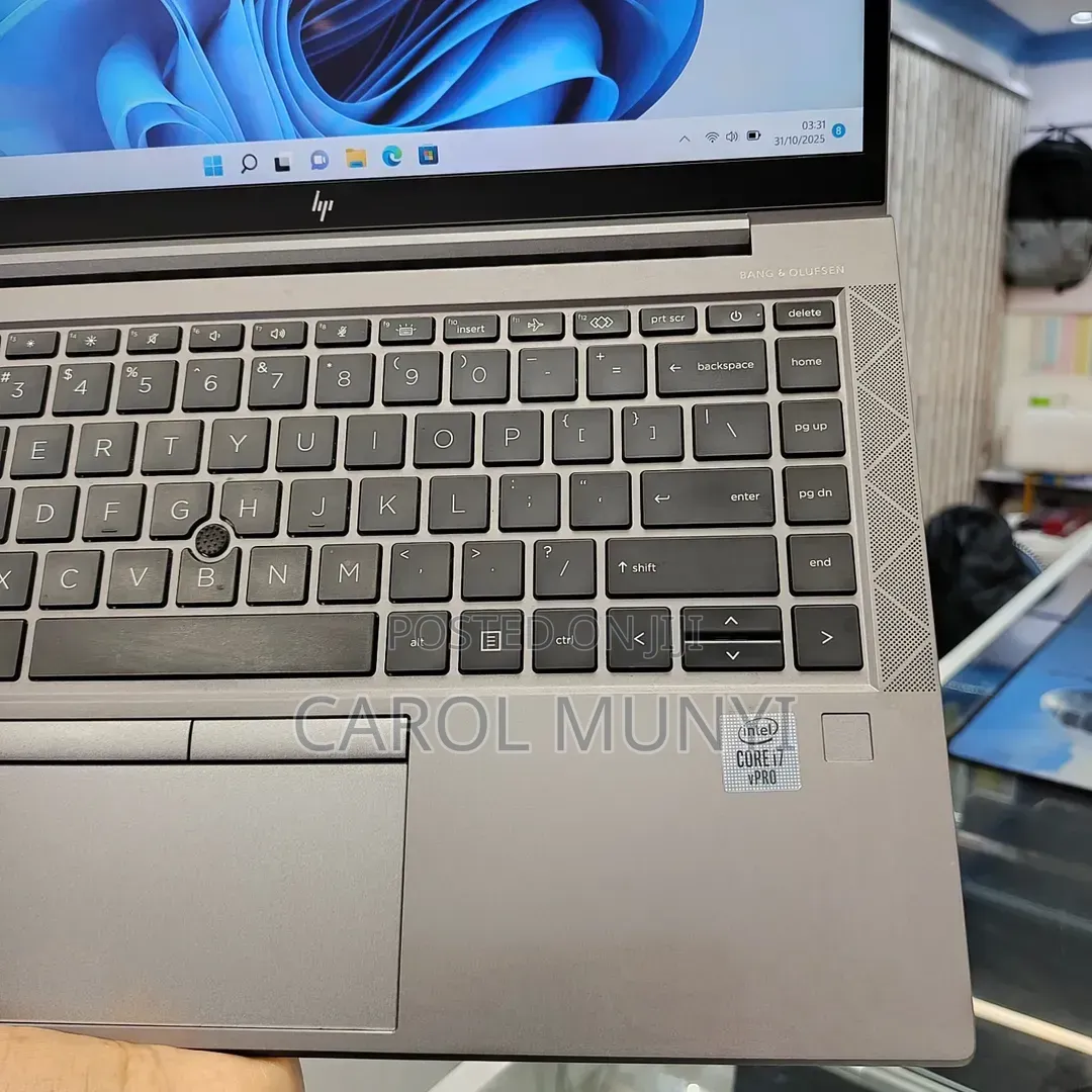 New Laptop HP ZBook Firefly 14 G7 16GB Intel Core i7 SSD 256GB