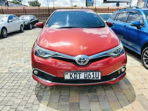 Toyota Auris 2017 Red