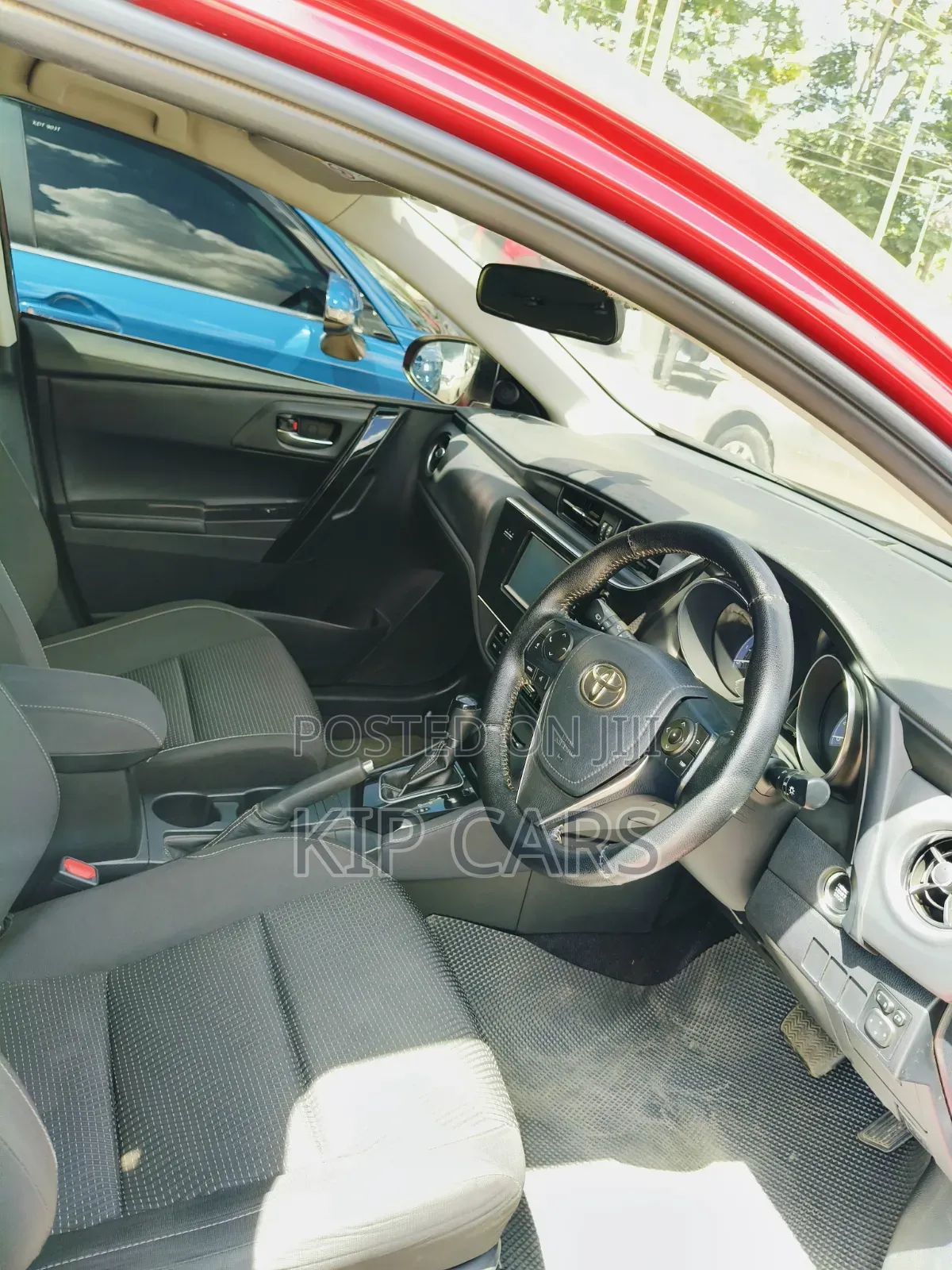 Toyota Auris 2017 Red