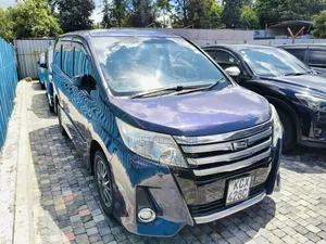 Toyota Noah 2.0 FWD (8 Seater) 2014 Blue