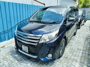 Toyota Noah 2.0 FWD (8 Seater) 2014 Blue