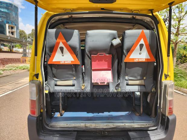 Nissan Caravan (Urvan) 2011 Yellow - thumbnail 9