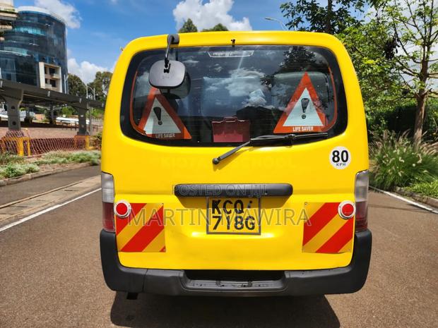 Nissan Caravan (Urvan) 2011 Yellow - thumbnail 6