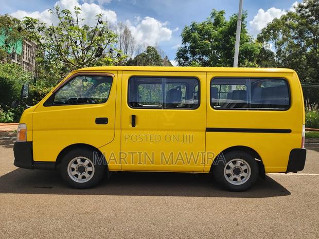 Nissan Caravan (Urvan) 2011 Yellow - thumbnail 5