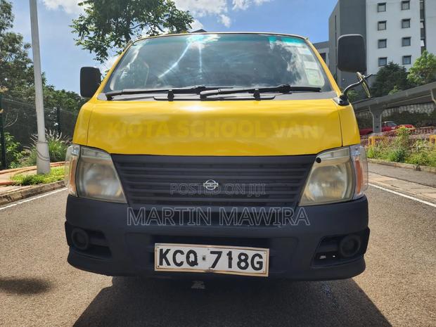 Nissan Caravan (Urvan) 2011 Yellow - thumbnail 2