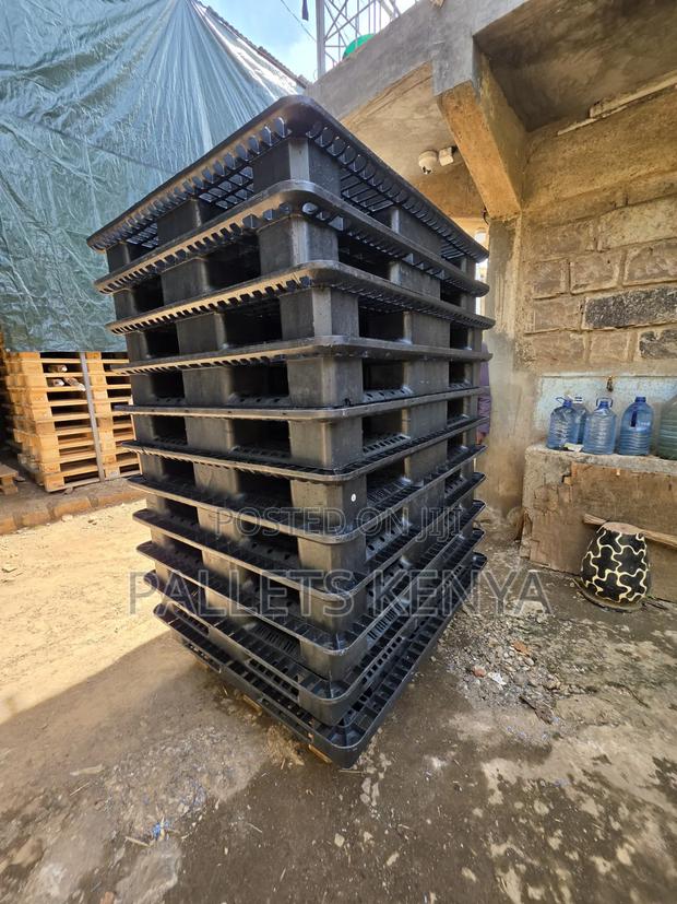 Plastic Pallets – Strong and Durable for Heavy Loads Use.02
