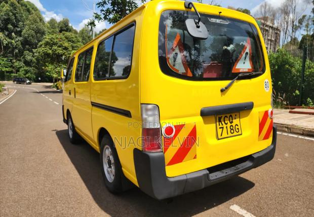 Nissan Caravan (Urvan) 2011 Yellow - thumbnail 4