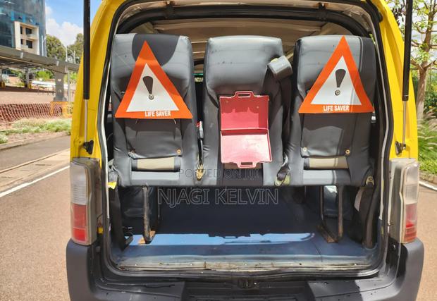 Nissan Caravan (Urvan) 2011 Yellow - thumbnail 9