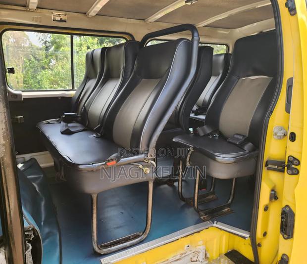 Nissan Caravan (Urvan) 2011 Yellow - thumbnail 14