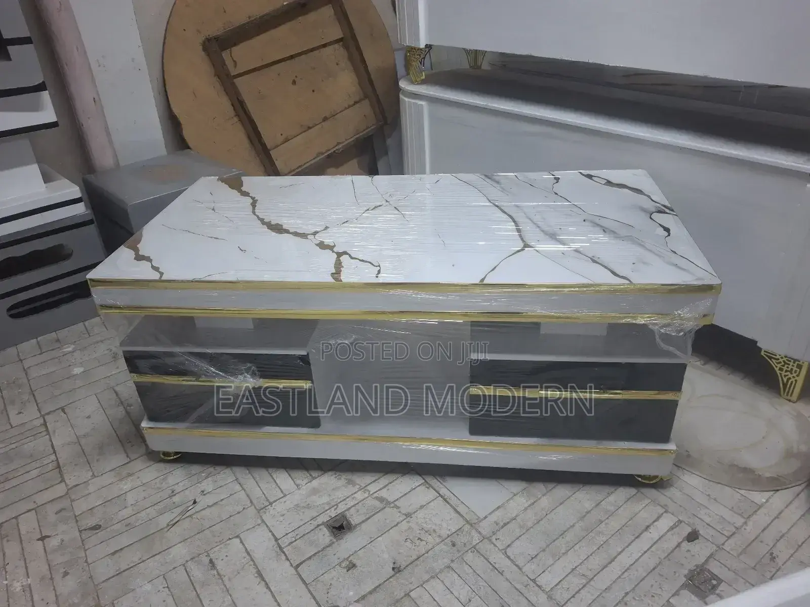 Coffee Table With 2 Drawes