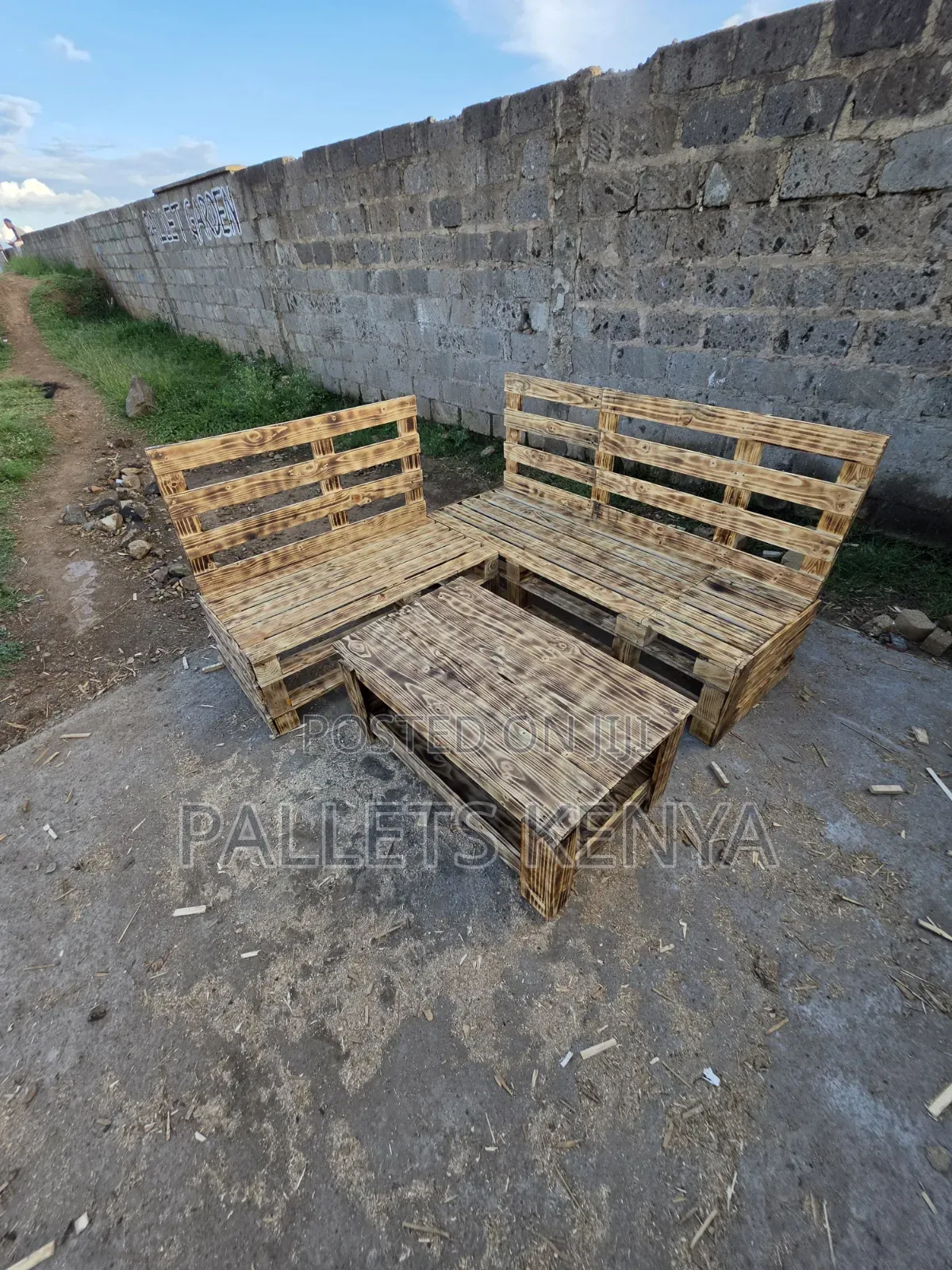 Pallet Seat 5 Seater Coffee Table Blazed Rustic Strong Durable