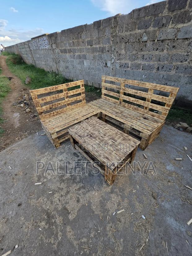 Pallet Seat 5 Seater + Coffee Table Blazed Rustic Strong Durable