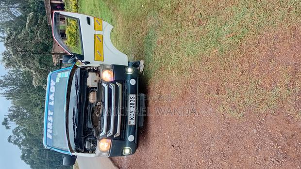 Toyota HiAce 2014 White - thumbnail 2
