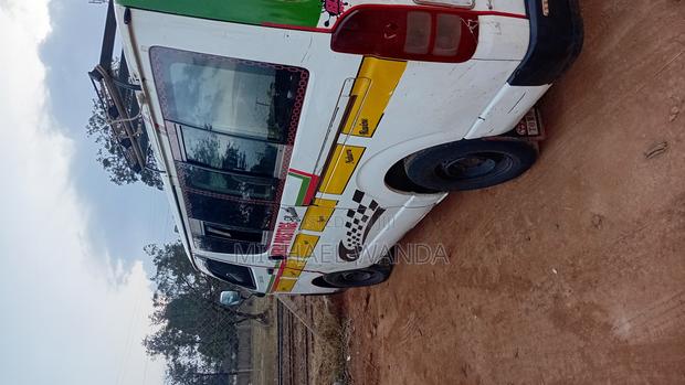 Toyota HiAce 2014 White - thumbnail 5
