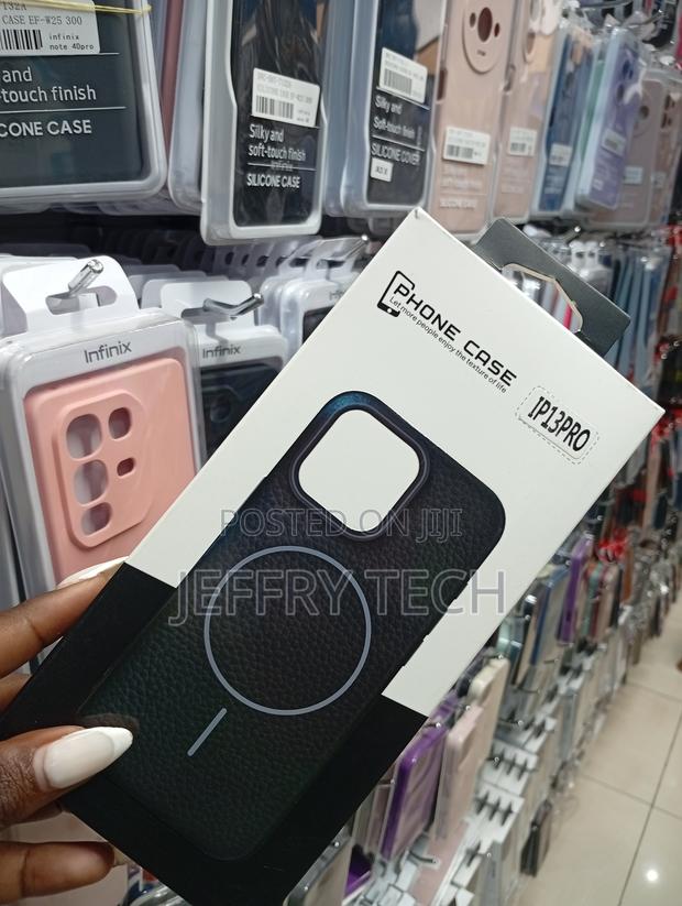 Black Leather-Textured Phone Case for the Apple iPhone 13 Pro. - thumbnail 2