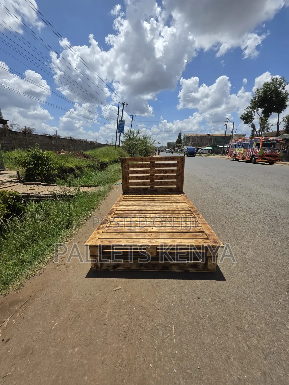 4by6 Pallet Bed- Strong Sturdy Rustic Bed Design. 04