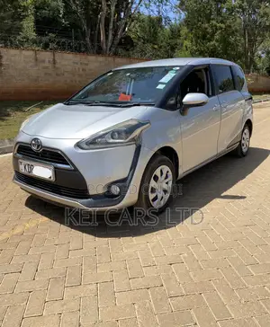 Toyota Sienta 2016 Silver