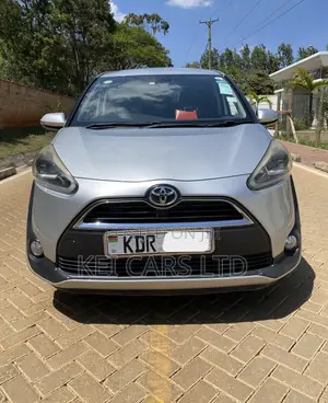 Toyota Sienta 2016 Silver