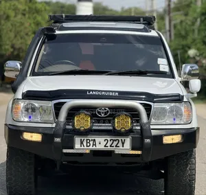 Toyota Land Cruiser 2001 White