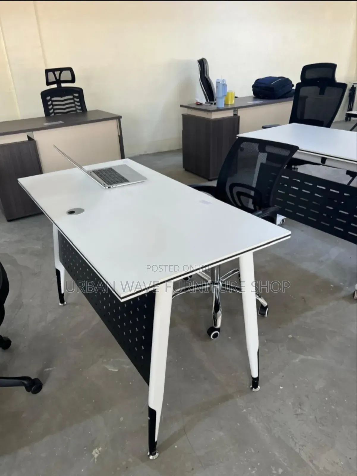 4stand Office Furnitures Desk