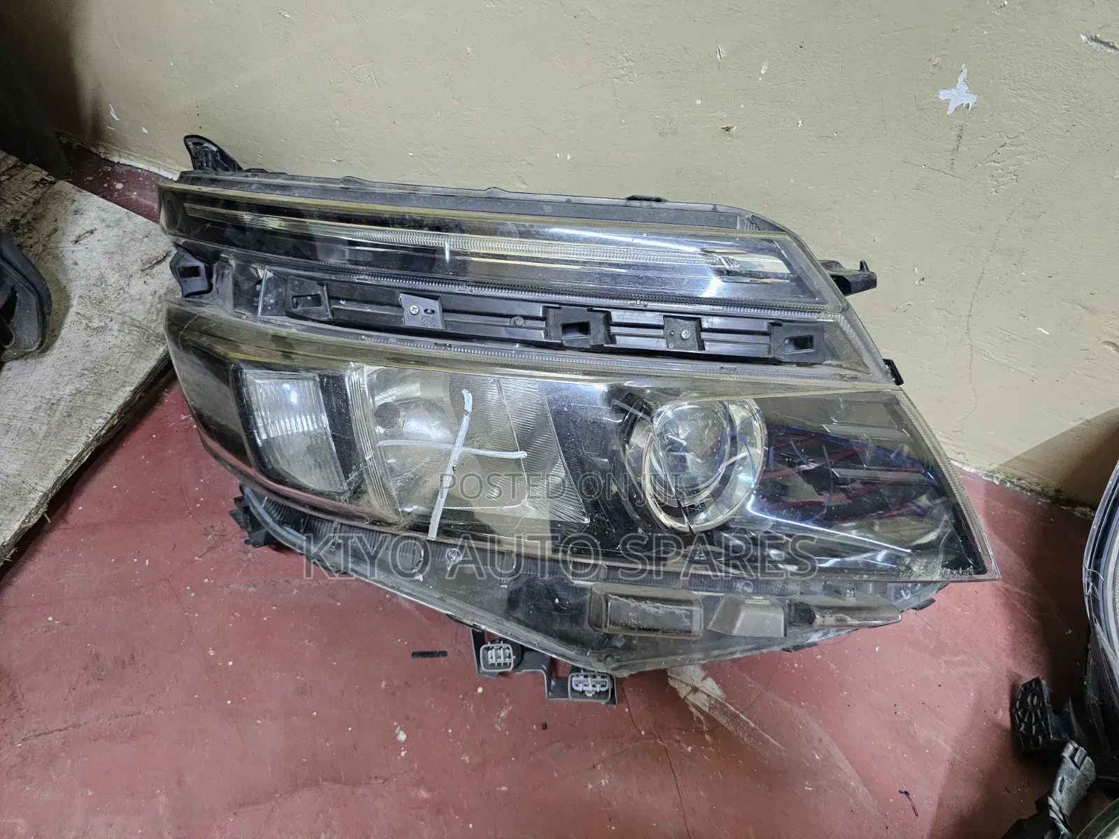 Voxy 2018 Headlight