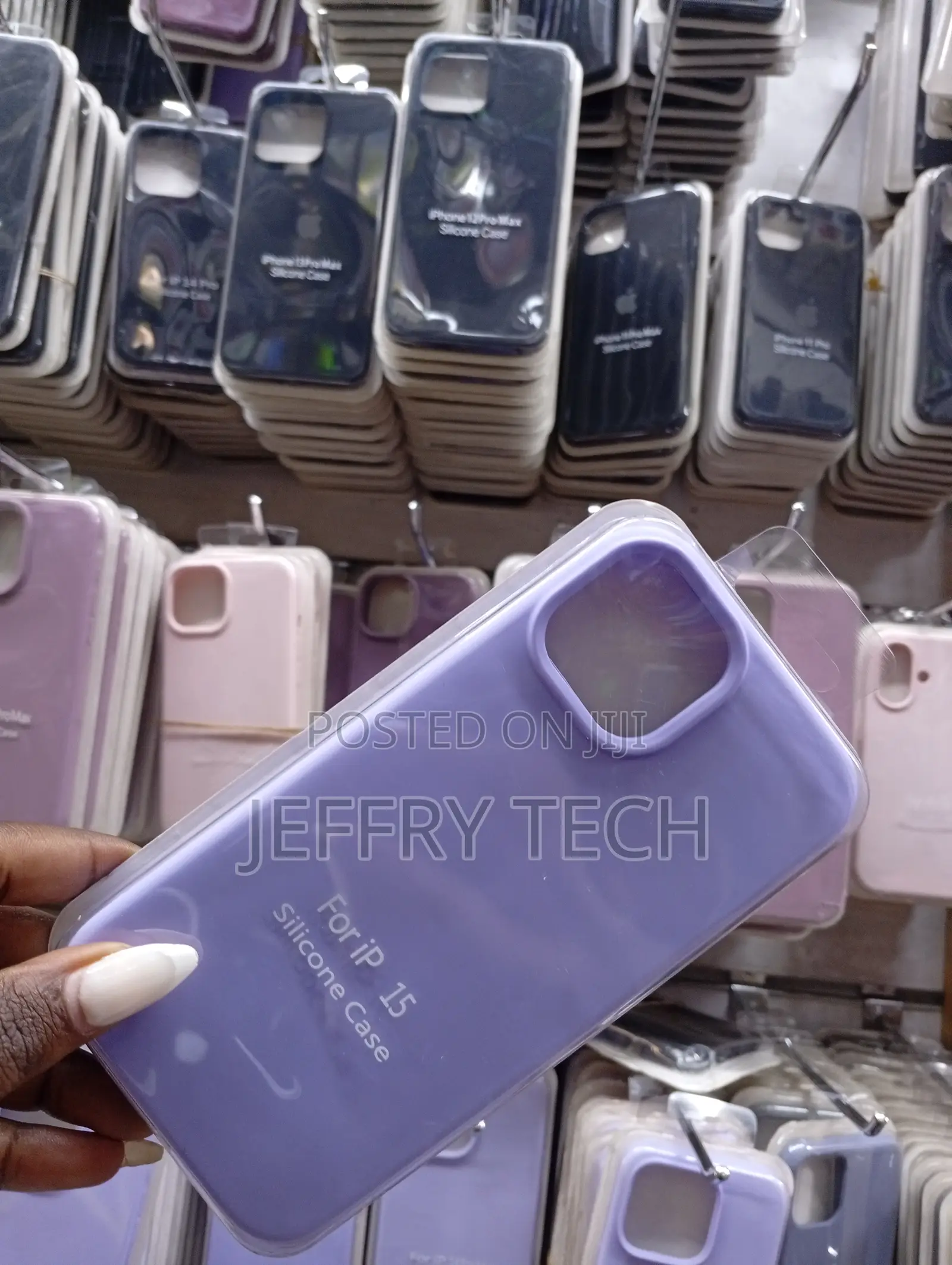 Lilac Silicone Case for the Apple iPhone 15.