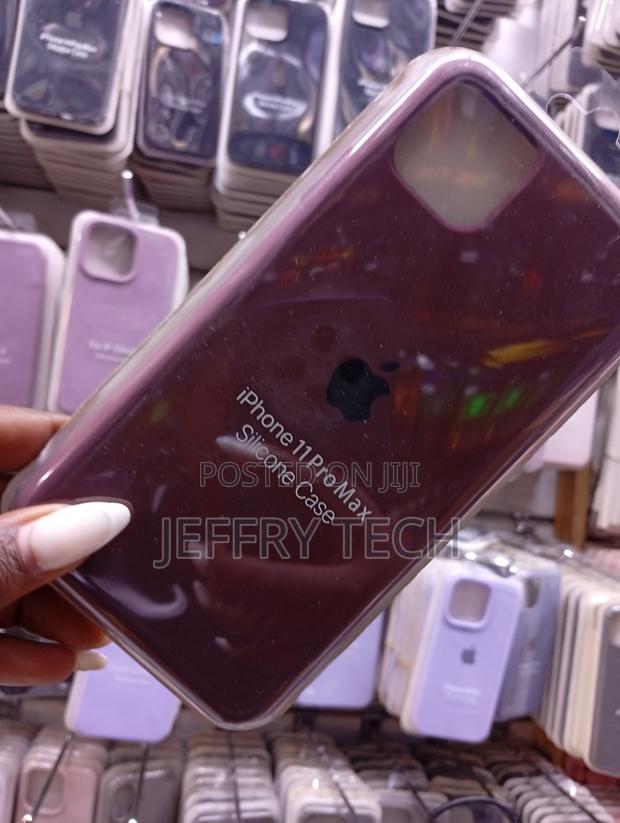 Product Is a Dark-Colored Silicone the Apple iPhone 11 Pro Max. - thumbnail 2