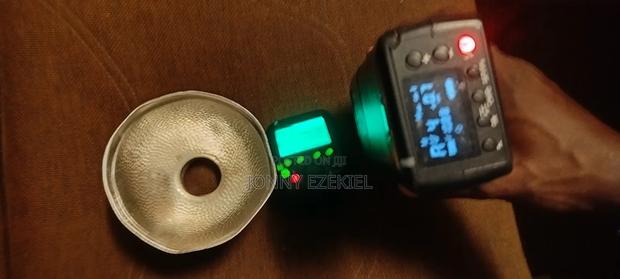 Yongnuo Yn200 Flash + HSS Trigger (Excellent Condition) - thumbnail 2