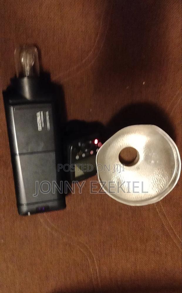 Yongnuo Yn200 Flash + HSS Trigger (Excellent Condition) - thumbnail 4