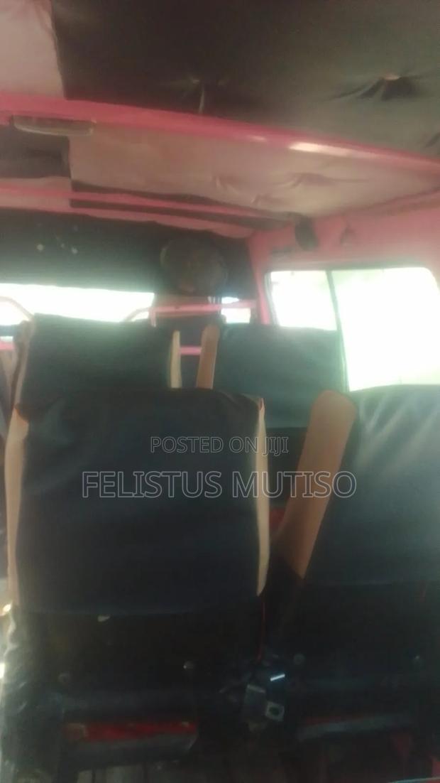 Toyota HiAce 2001 White - thumbnail 2