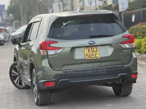 Subaru Forester Premium AWD 2019 Green