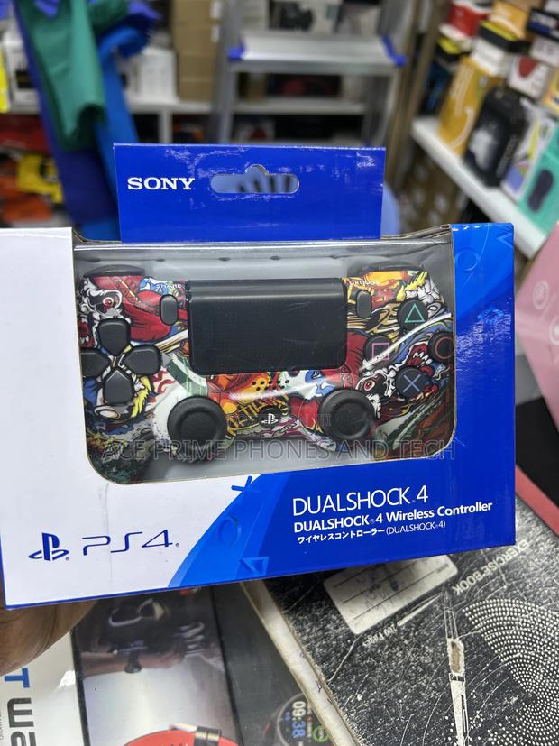 Play Station 4console - thumbnail 2
