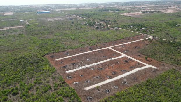 Tezo Secured Gated Community Plots 50 by 100 - thumbnail 4