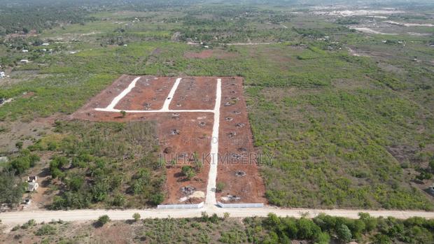 Tezo Secured Gated Community Plots 50 by 100 - thumbnail 6