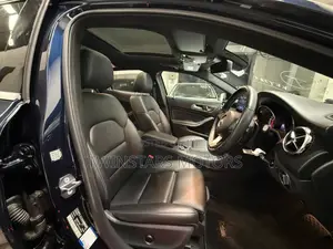 Mercedes-Benz GLA 250 2019 Blue
