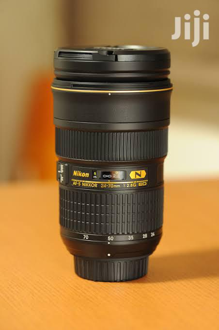 Nikon 24-70 Superior Lens F2.8