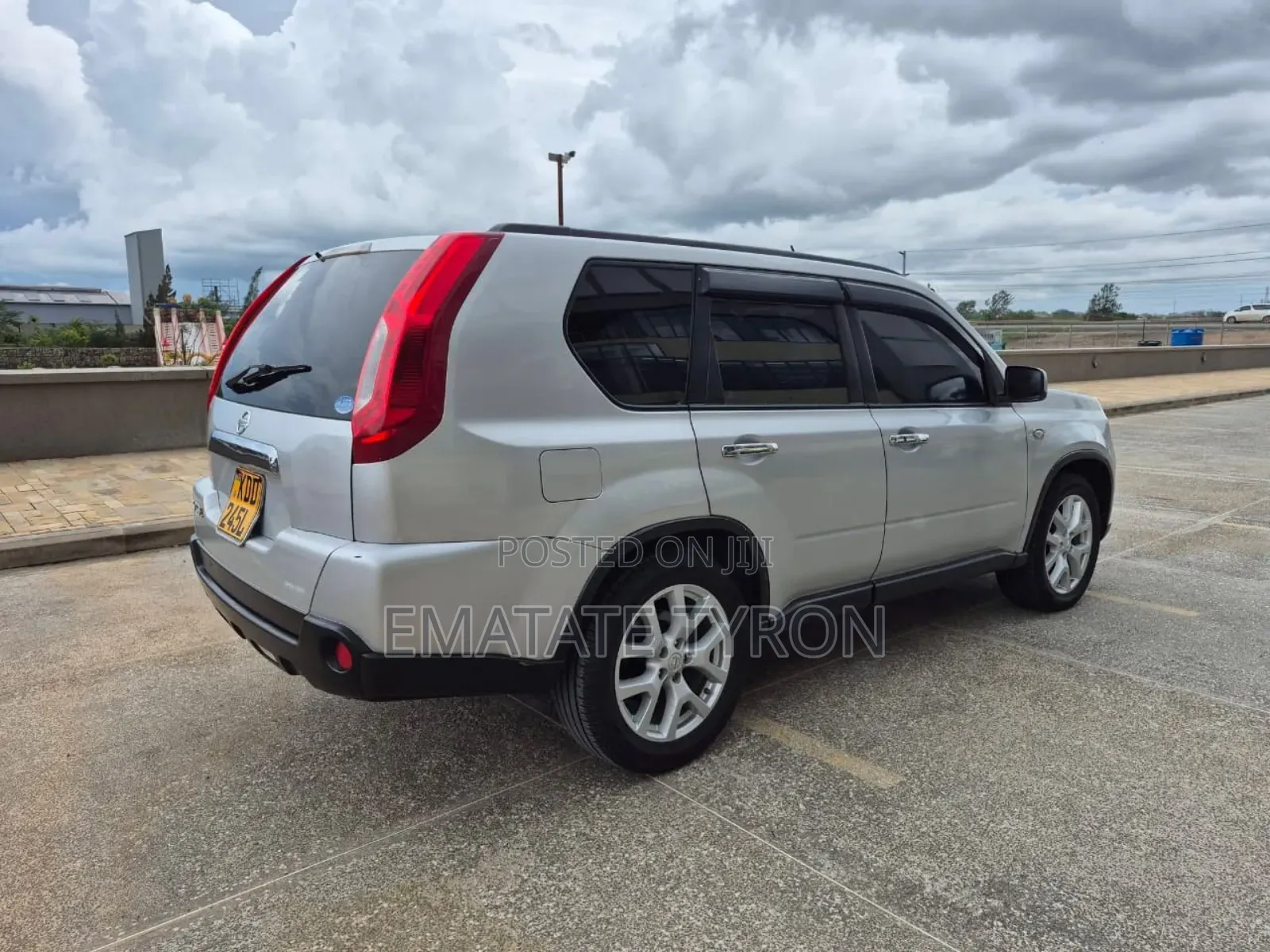 Nissan X-Trail 2.0 Petrol FWD 2013 Silver