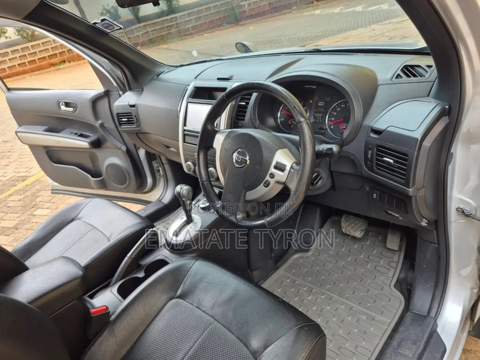 Nissan X-Trail 2.0 Petrol FWD 2013 Silver