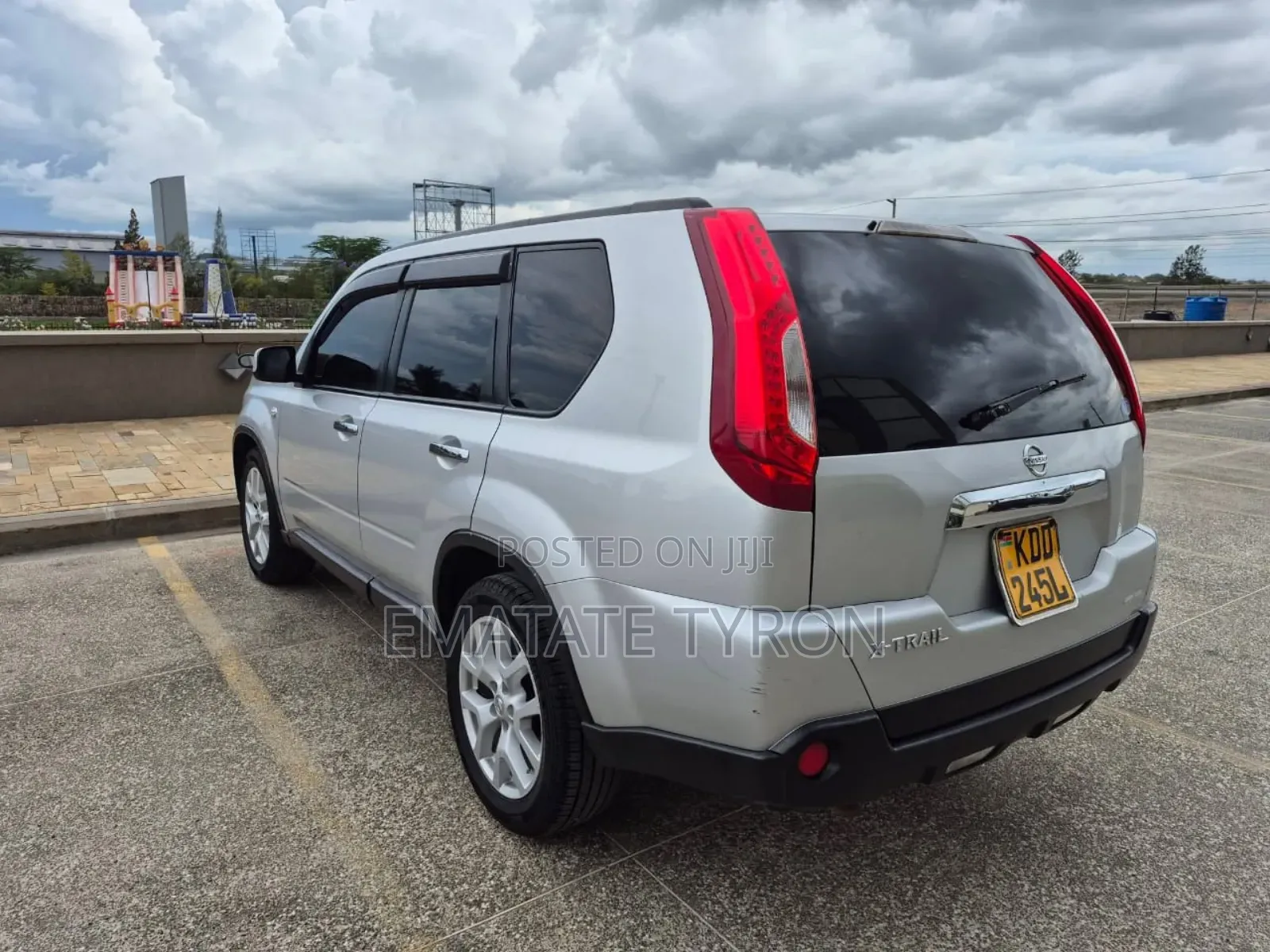 Nissan X-Trail 2.0 Petrol FWD 2013 Silver
