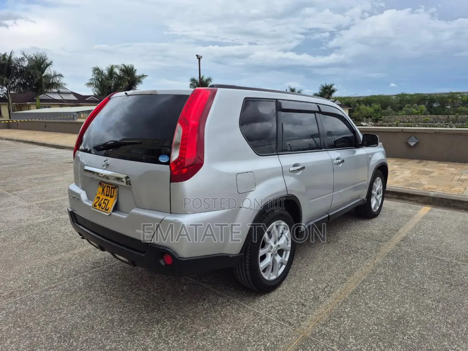 Nissan X-Trail 2.0 Petrol FWD 2013 Silver