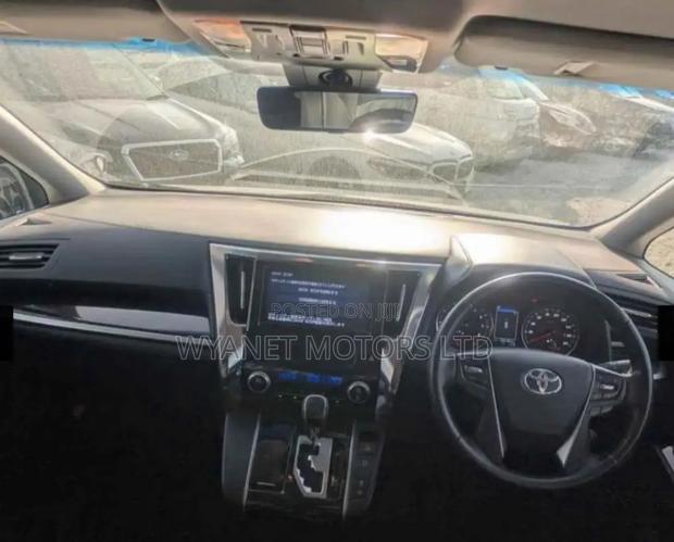 Toyota Vellfire 2019 White - thumbnail 8