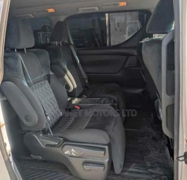 Toyota Vellfire 2019 White - thumbnail 9